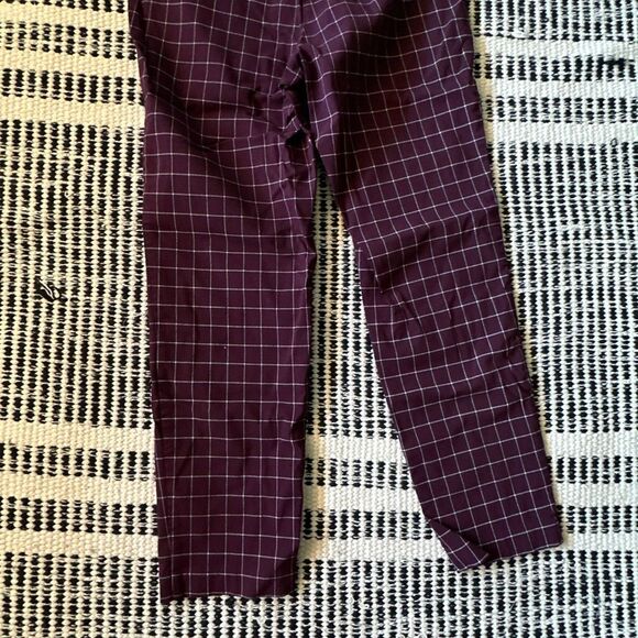 Elle Size Medium Burgundy Plaid Casual wear ankle pants - Picture 5 of 6